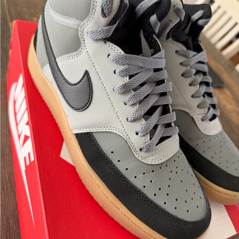 Nike Men’s Grey, Black and Gum Low-Top Sneakers